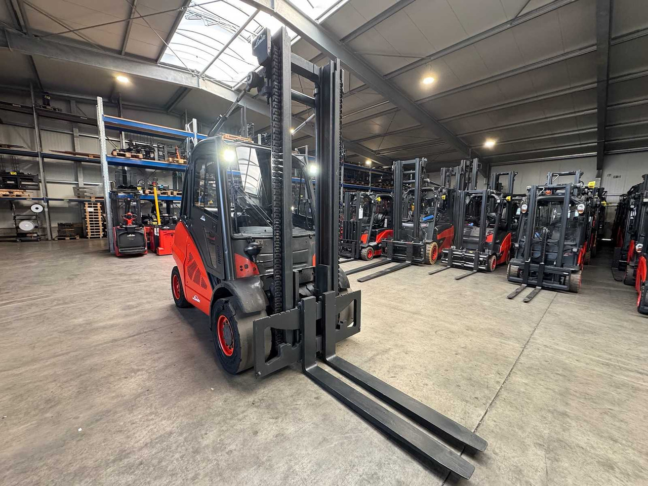 2011 LINDE H50D 5,000KG 3RD VALVE CAB DIESEL FORKLIFT VW ENGINE FORKLIFT - Vysokozdvižný vozík: obrázek 4 2011 LINDE H50D 5,000KG 3RD VALVE CAB DIESEL FORKLIFT VW ENGINE FORKLIFT - Vysokozdvižný vozík: obrázek 4