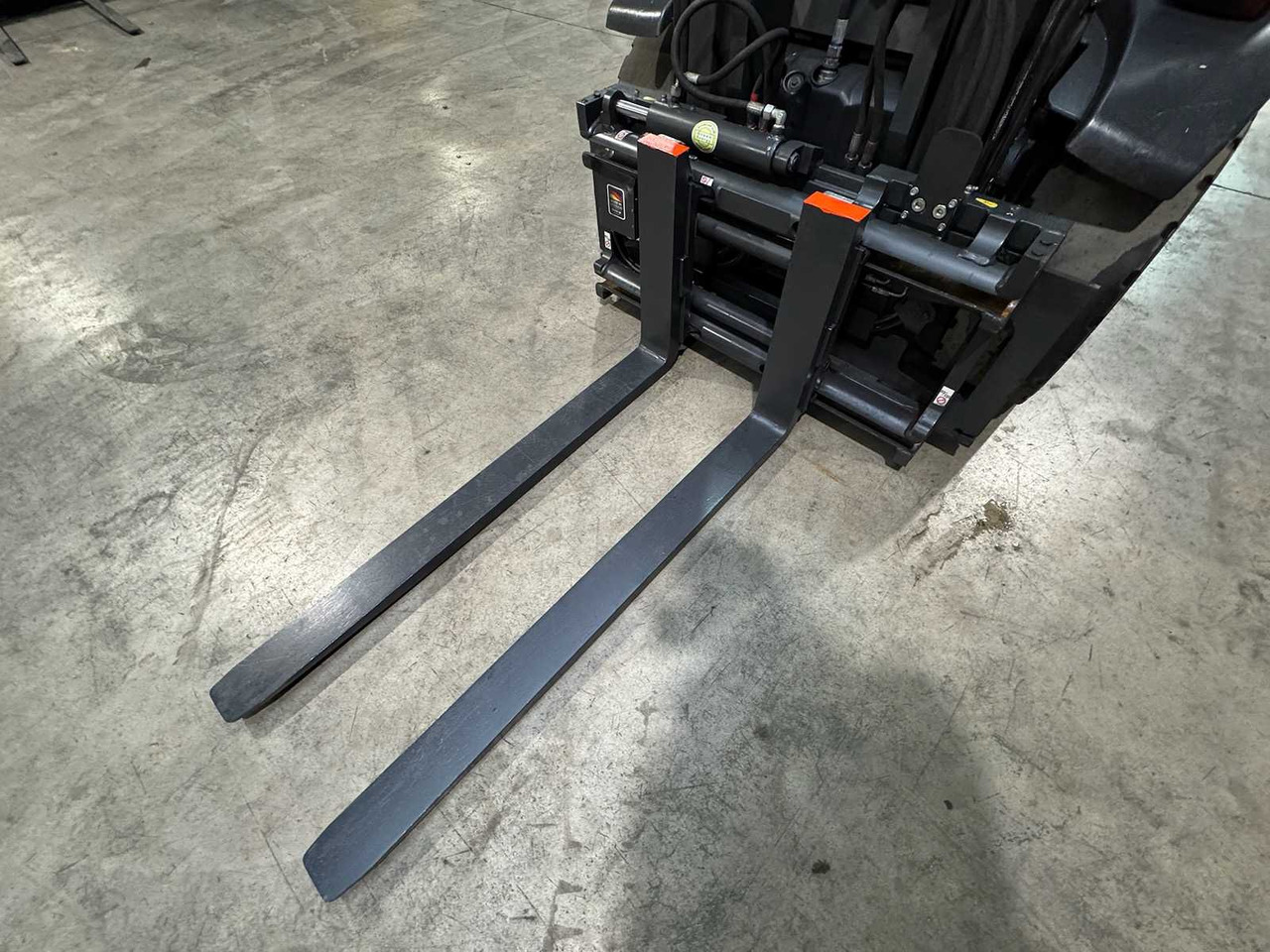 2015 LINDE H25D-02 2.500KG 3.+4TH VALVE FORK ADJUSTER DIESEL FORKLIFT FORKLIFT 10.925 HOURS. - Vysokozdvižný vozík: obrázek 5 2015 LINDE H25D-02 2.500KG 3.+4TH VALVE FORK ADJUSTER DIESEL FORKLIFT FORKLIFT 10.925 HOURS. - Vysokozdvižný vozík: obrázek 5