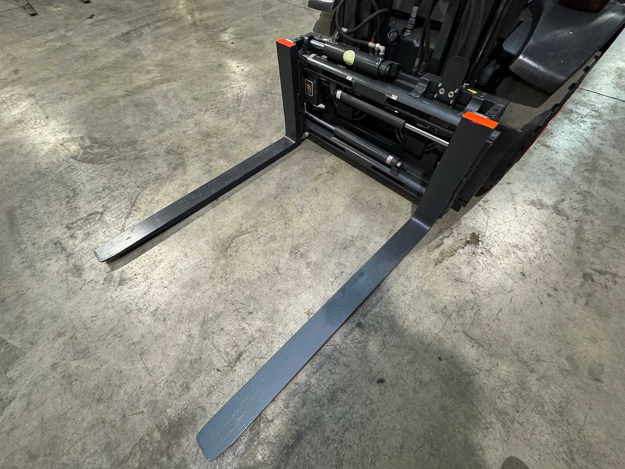 2015 LINDE H25D-02 2.500KG 3.+4TH VALVE FORK ADJUSTER DIESEL FORKLIFT FORKLIFT 10.925 HOURS. - Vysokozdvižný vozík: obrázek 4 2015 LINDE H25D-02 2.500KG 3.+4TH VALVE FORK ADJUSTER DIESEL FORKLIFT FORKLIFT 10.925 HOURS. - Vysokozdvižný vozík: obrázek 4