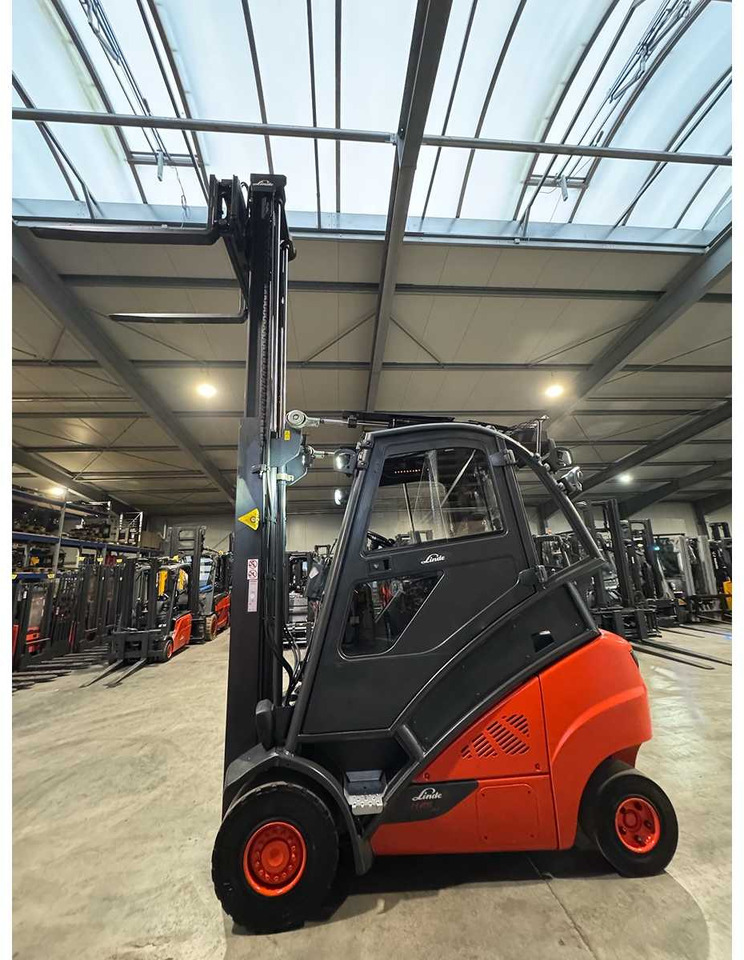 2015 LINDE H25D-02 2.500KG 3.+4TH VALVE FORK ADJUSTER DIESEL FORKLIFT FORKLIFT 10.925 HOURS. - Vysokozdvižný vozík: obrázek 3 2015 LINDE H25D-02 2.500KG 3.+4TH VALVE FORK ADJUSTER DIESEL FORKLIFT FORKLIFT 10.925 HOURS. - Vysokozdvižný vozík: obrázek 3