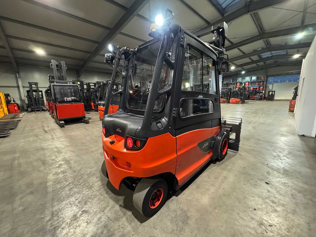 2015 SERVICE + UVV 12/2026 LINDE E50HL 5.000KG 3.+4. VALVE 216CM FORK ADJUSTER ELECTRIC FORKLIFT 12.028 HOURS - Vysokozdvižný vozík: obrázek 4 2015 SERVICE + UVV 12/2026 LINDE E50HL 5.000KG 3.+4. VALVE 216CM FORK ADJUSTER ELECTRIC FORKLIFT 12.028 HOURS - Vysokozdvižný vozík: obrázek 4