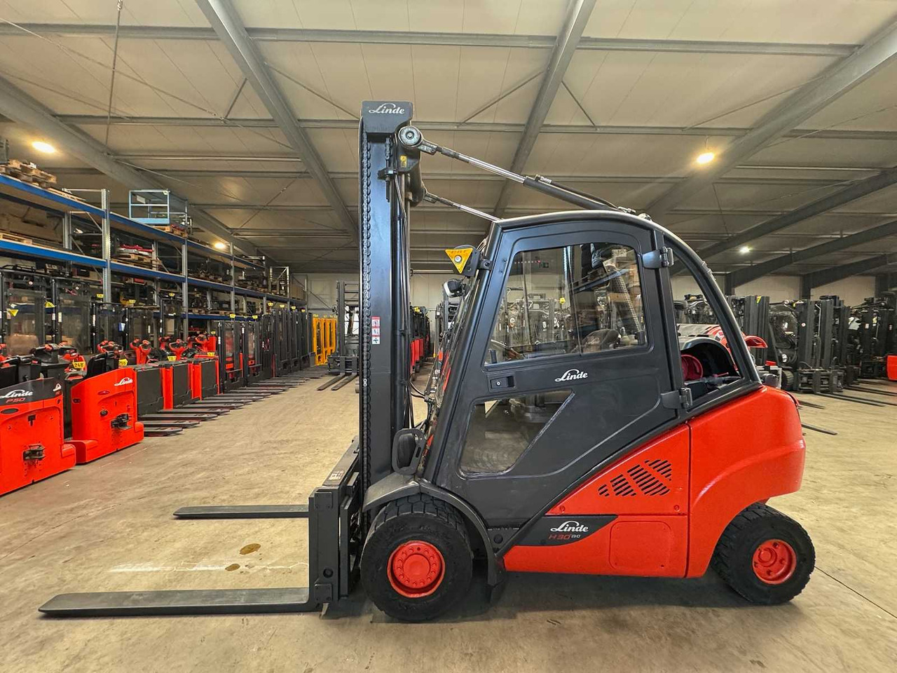 2016 LINDE H30T 3.000KG 3.+4TH VALVE FORK ADJUSTER GAS FORKLIFT FORKLIFT - Vysokozdvižný vozík: obrázek 1 2016 LINDE H30T 3.000KG 3.+4TH VALVE FORK ADJUSTER GAS FORKLIFT FORKLIFT - Vysokozdvižný vozík: obrázek 1