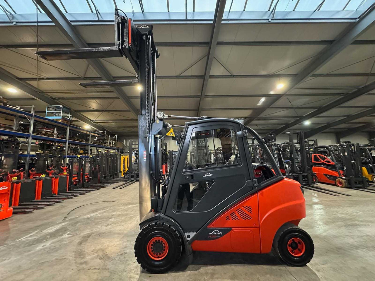 2016 SERVICE + UVV 03/2026 LINDE H35T-02 3RD + 4TH + 5TH VALVE FORK ADJUSTER TELESCOPIC FORKS STVZO GAS FORKLIFT 2,595 HOURS - Vysokozdvižný vozík: obrázek 3 2016 SERVICE + UVV 03/2026 LINDE H35T-02 3RD + 4TH + 5TH VALVE FORK ADJUSTER TELESCOPIC FORKS STVZO GAS FORKLIFT 2,595 HOURS - Vysokozdvižný vozík: obrázek 3