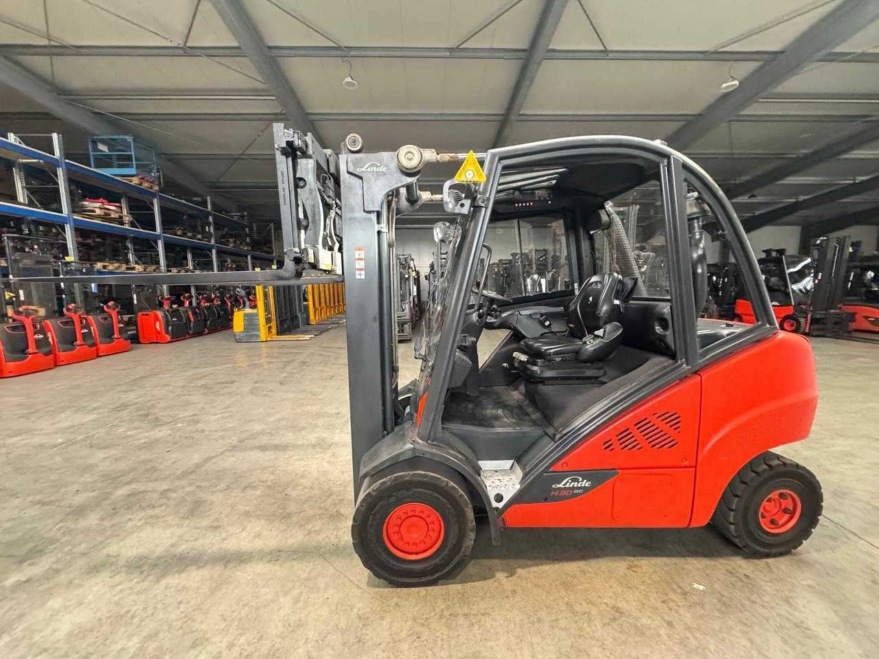 2016 SERVICE + UVV 10/2026 LINDE H30D 3RD+4TH VALVE FORK ADJUSTER TRIPLEX 465CM DIESEL FORKLIFT - Vysokozdvižný vozík: obrázek 3 2016 SERVICE + UVV 10/2026 LINDE H30D 3RD+4TH VALVE FORK ADJUSTER TRIPLEX 465CM DIESEL FORKLIFT - Vysokozdvižný vozík: obrázek 3