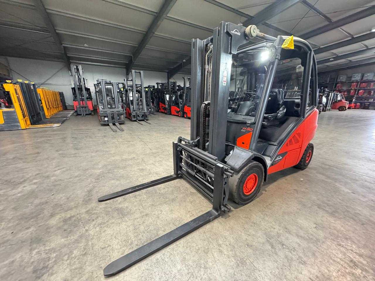 2016 SERVICE + UVV 10/2026 LINDE H30D 3RD+4TH VALVE FORK ADJUSTER TRIPLEX 465CM DIESEL FORKLIFT - Vysokozdvižný vozík: obrázek 1 2016 SERVICE + UVV 10/2026 LINDE H30D 3RD+4TH VALVE FORK ADJUSTER TRIPLEX 465CM DIESEL FORKLIFT - Vysokozdvižný vozík: obrázek 1