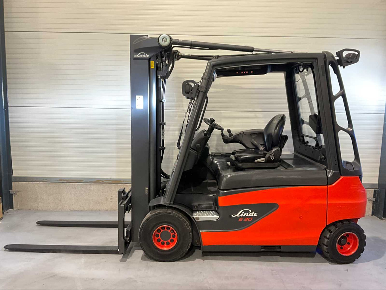 2017 LINDE E30L-01 3000KG FORKLIFT - Vysokozdvižný vozík: obrázek 2 2017 LINDE E30L-01 3000KG FORKLIFT - Vysokozdvižný vozík: obrázek 2