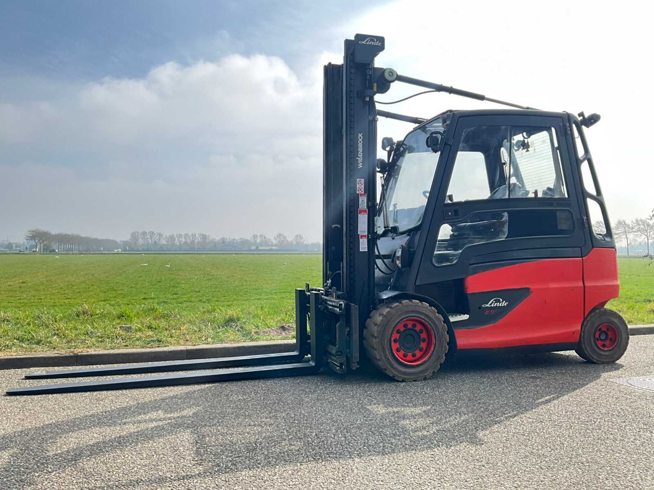 2017 LINDE E50HL 5000KG FORKLIFT TRUCK PACKED WITH OPTIONS - Vysokozdvižný vozík: obrázek 1 2017 LINDE E50HL 5000KG FORKLIFT TRUCK PACKED WITH OPTIONS - Vysokozdvižný vozík: obrázek 1