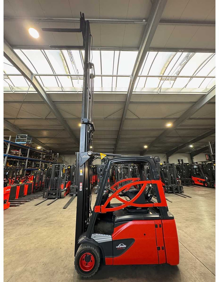 2018 SERVICE + UVV 10/2026 LINDE E20L EVO 2.000KG TRIPLEX 680CM ELECTRIC FORKLIFT FORKLIFT - Vysokozdvižný vozík: obrázek 5 2018 SERVICE + UVV 10/2026 LINDE E20L EVO 2.000KG TRIPLEX 680CM ELECTRIC FORKLIFT FORKLIFT - Vysokozdvižný vozík: obrázek 5