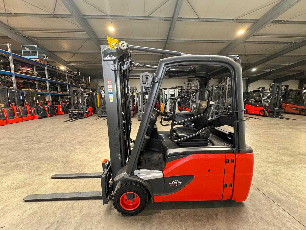 2020 SERVICE+UVV 10/2026 LINDE E20L 2,000KG TRIPLEX 462CM ELECTRIC FORKLIFT 9,940 HOURS - Vysokozdvižný vozík: obrázek 1 2020 SERVICE+UVV 10/2026 LINDE E20L 2,000KG TRIPLEX 462CM ELECTRIC FORKLIFT 9,940 HOURS - Vysokozdvižný vozík: obrázek 1