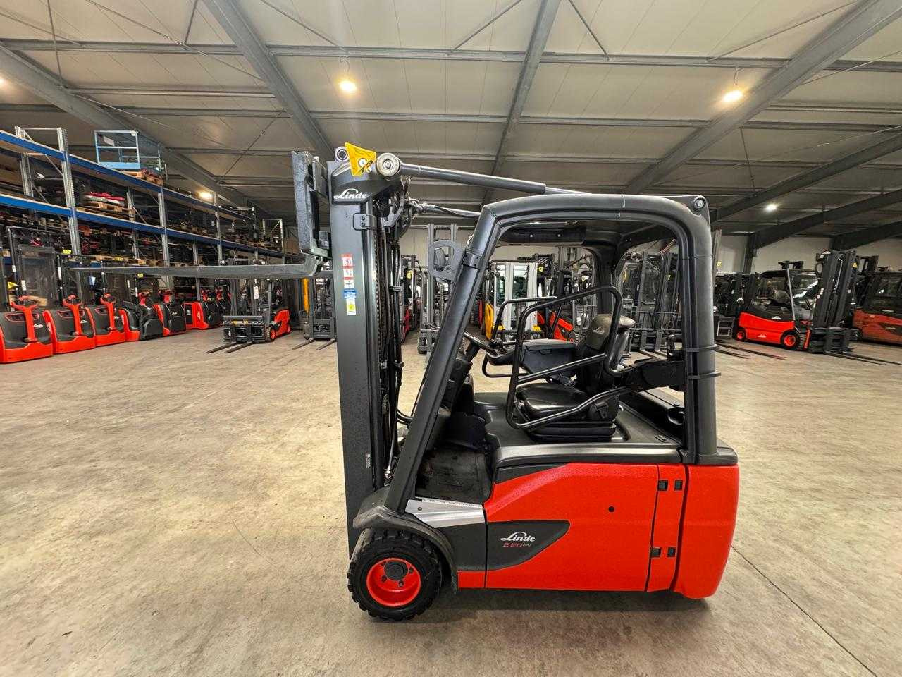 2020 SERVICE+UVV 10/2026 LINDE E20L 2,000KG TRIPLEX 462CM ELECTRIC FORKLIFT 9,940 HOURS - Vysokozdvižný vozík: obrázek 3 2020 SERVICE+UVV 10/2026 LINDE E20L 2,000KG TRIPLEX 462CM ELECTRIC FORKLIFT 9,940 HOURS - Vysokozdvižný vozík: obrázek 3