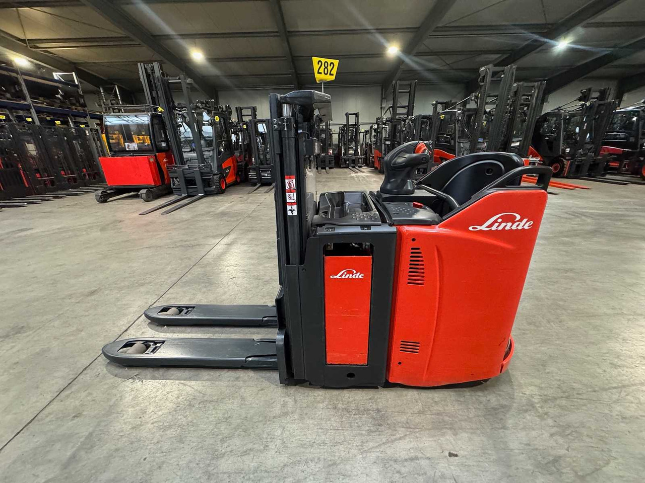 2021 SERVICE + UVV 12/2026 LINDE L12AP 1,200KG INITIAL LIFT PALLET TRUCK ANT 3,546 HOURS - Vysokozdvižný vozík: obrázek 2 2021 SERVICE + UVV 12/2026 LINDE L12AP 1,200KG INITIAL LIFT PALLET TRUCK ANT 3,546 HOURS - Vysokozdvižný vozík: obrázek 2