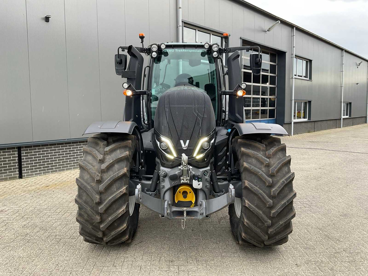 2023 VALTRA T175E ACTIVE ALL-WHEEL DRIVE FARM TRACTOR - Traktor: obrázek 3 2023 VALTRA T175E ACTIVE ALL-WHEEL DRIVE FARM TRACTOR - Traktor: obrázek 3