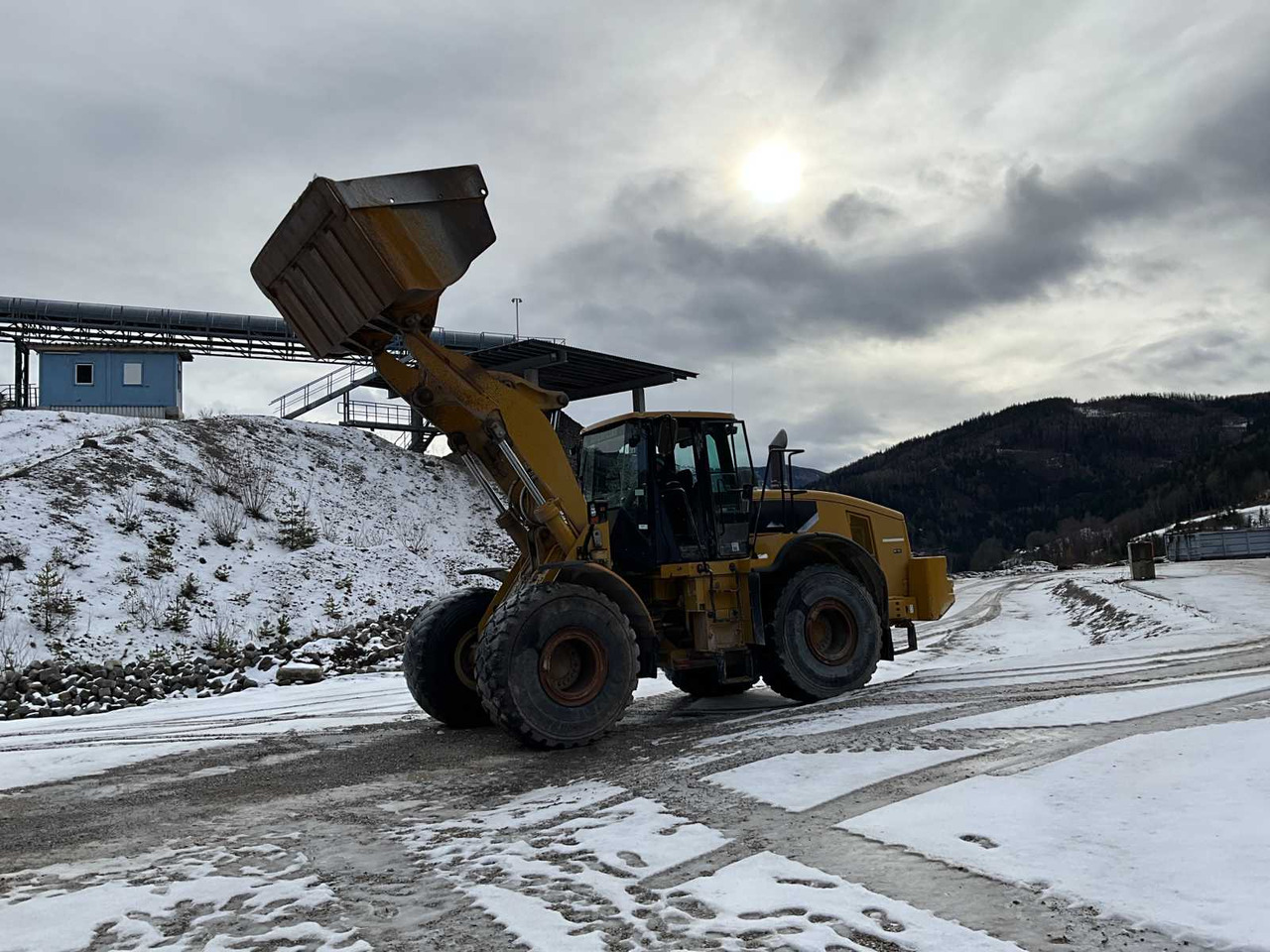 CAT 972H - Kolový nakladač: obrázek 2 CAT 972H - Kolový nakladač: obrázek 2