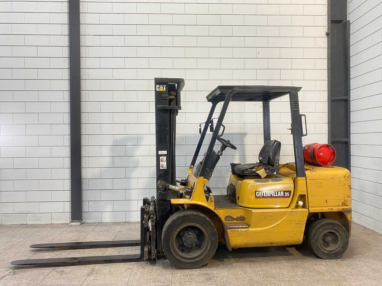 CATERPILLAR - 2001 - GP 35 K - FORKLIFT TRUCK - Vysokozdvižný vozík: obrázek 1 CATERPILLAR - 2001 - GP 35 K - FORKLIFT TRUCK - Vysokozdvižný vozík: obrázek 1