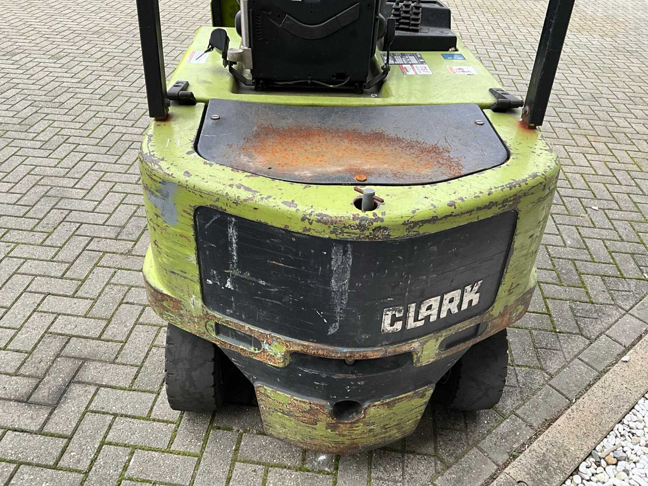 CLARK - EM30S - FORKLIFT - Vysokozdvižný vozík: obrázek 3 CLARK - EM30S - FORKLIFT - Vysokozdvižný vozík: obrázek 3