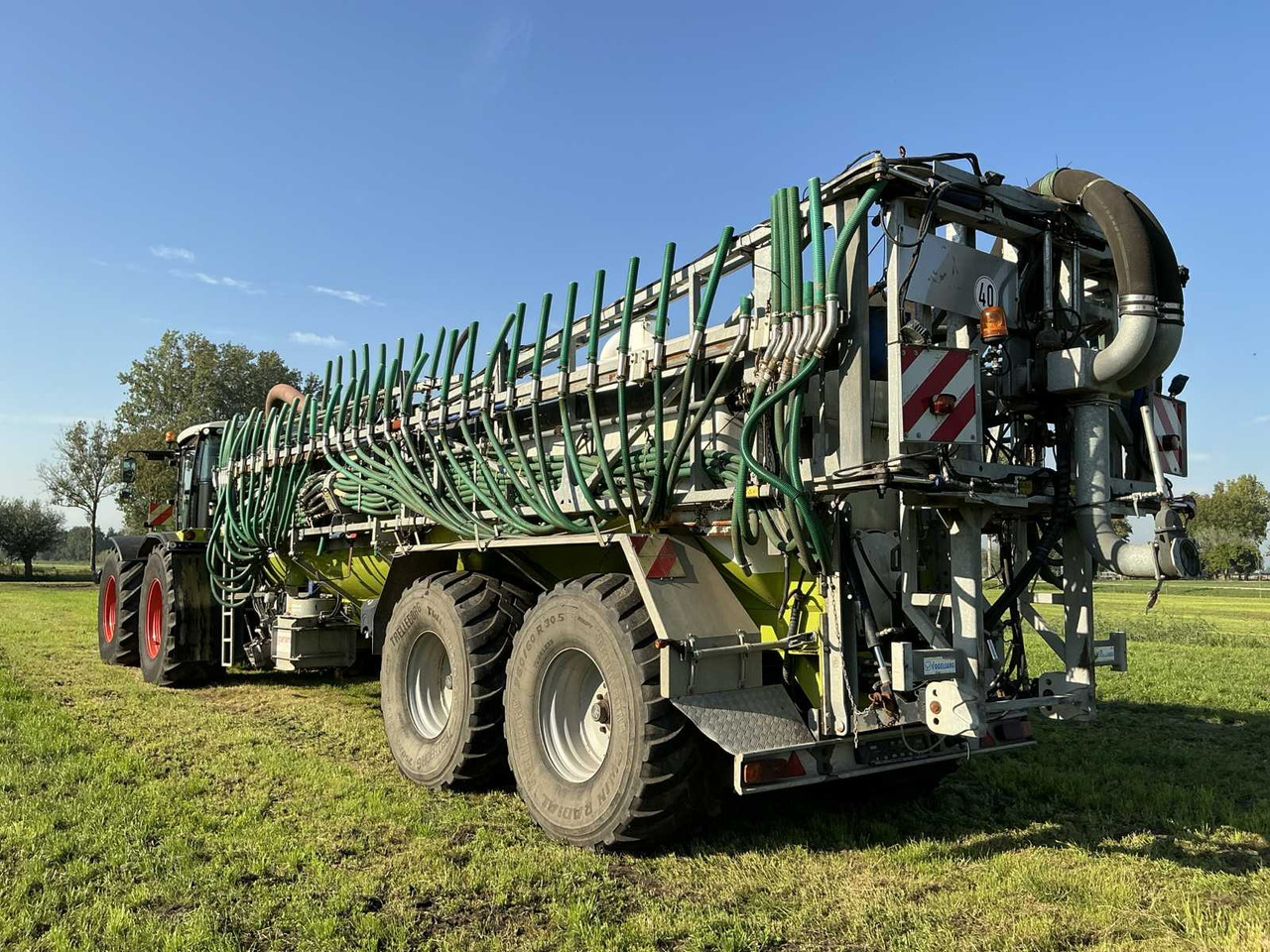 Claas Xerion 3800 Trac VC - PTLX 28 - Rozmetadlo chlévské mrvy: obrázek 4 Claas Xerion 3800 Trac VC - PTLX 28 - Rozmetadlo chlévské mrvy: obrázek 4