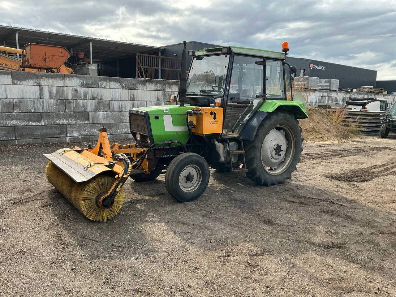 Deutz-Fahr DX3.30 - Traktor: obrázek 1 Deutz-Fahr DX3.30 - Traktor: obrázek 1