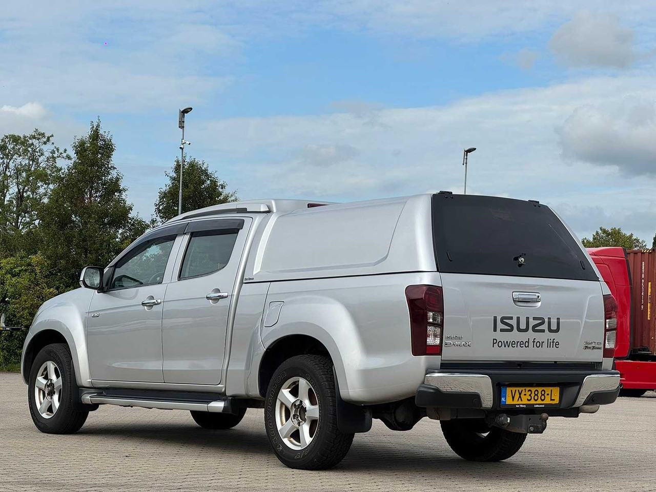 ISUZU D-MAX 2.5 DOUBLE CAB LSX 5-PERSON - 2016 | VX-388-L - Dodávka: obrázek 2 ISUZU D-MAX 2.5 DOUBLE CAB LSX 5-PERSON - 2016 | VX-388-L - Dodávka: obrázek 2
