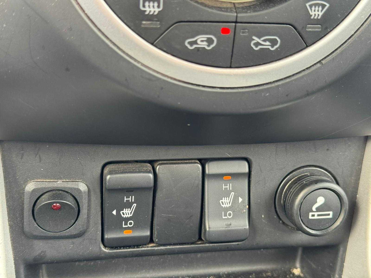 ISUZU D-MAX 2.5 DOUBLE CAB LSX 5-PERSON - 2016 | VX-388-L - Dodávka: obrázek 3 ISUZU D-MAX 2.5 DOUBLE CAB LSX 5-PERSON - 2016 | VX-388-L - Dodávka: obrázek 3