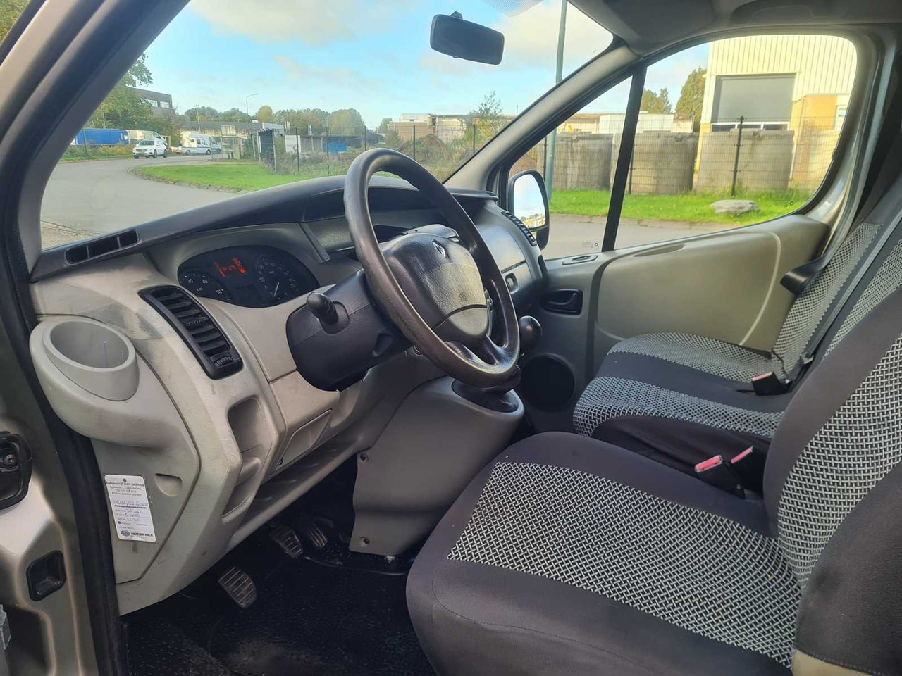 RENAULT - TRAFIC - 2.0 DCI T27 L1H1 - 50-VKD-7 - Dodávka: obrázek 5 RENAULT - TRAFIC - 2.0 DCI T27 L1H1 - 50-VKD-7 - Dodávka: obrázek 5