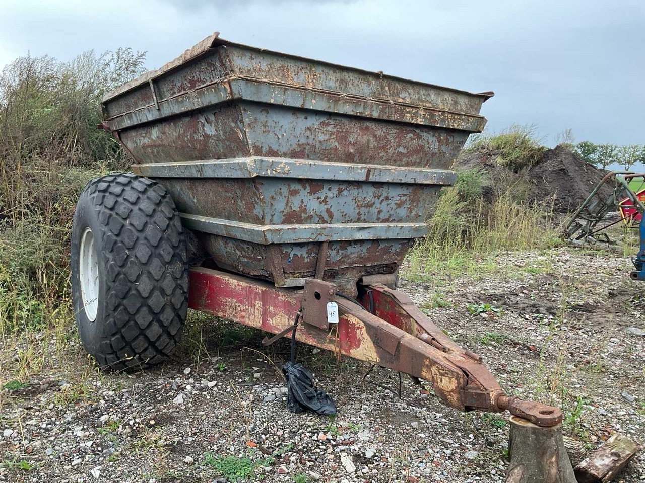 Dumper trailer - Zemědělský sklápěcí přívěs: obrázek 4 Dumper trailer - Zemědělský sklápěcí přívěs: obrázek 4