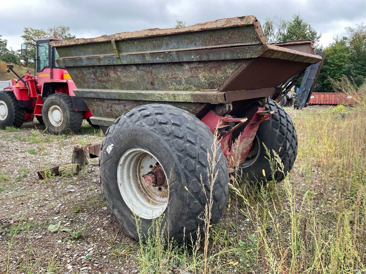 Dumper trailer - Zemědělský sklápěcí přívěs: obrázek 2 Dumper trailer - Zemědělský sklápěcí přívěs: obrázek 2