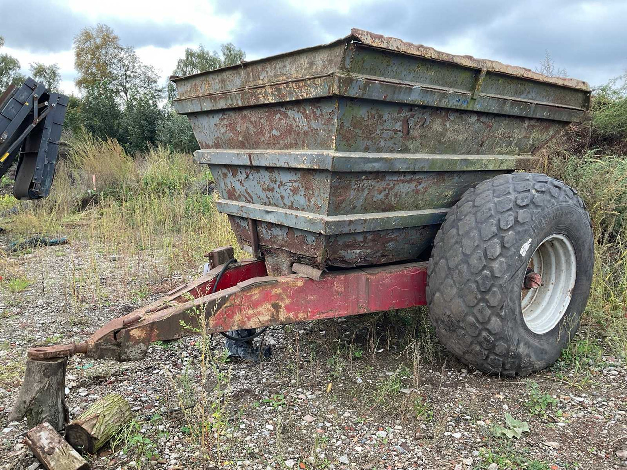 Dumper trailer - Zemědělský sklápěcí přívěs: obrázek 1 Dumper trailer - Zemědělský sklápěcí přívěs: obrázek 1