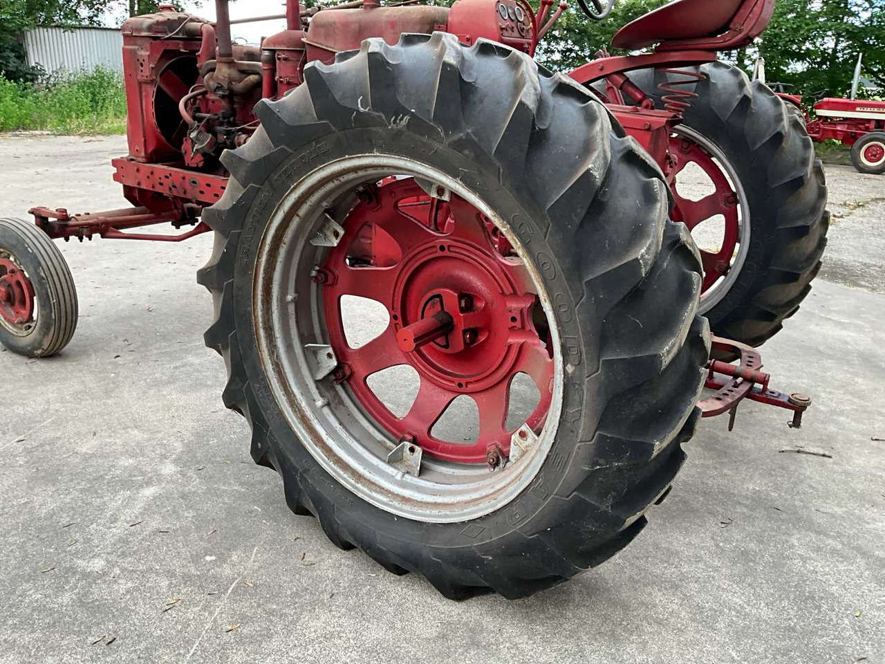 Farmall 400 “Benzine” - Traktor: obrázek 5 Farmall 400 “Benzine” - Traktor: obrázek 5