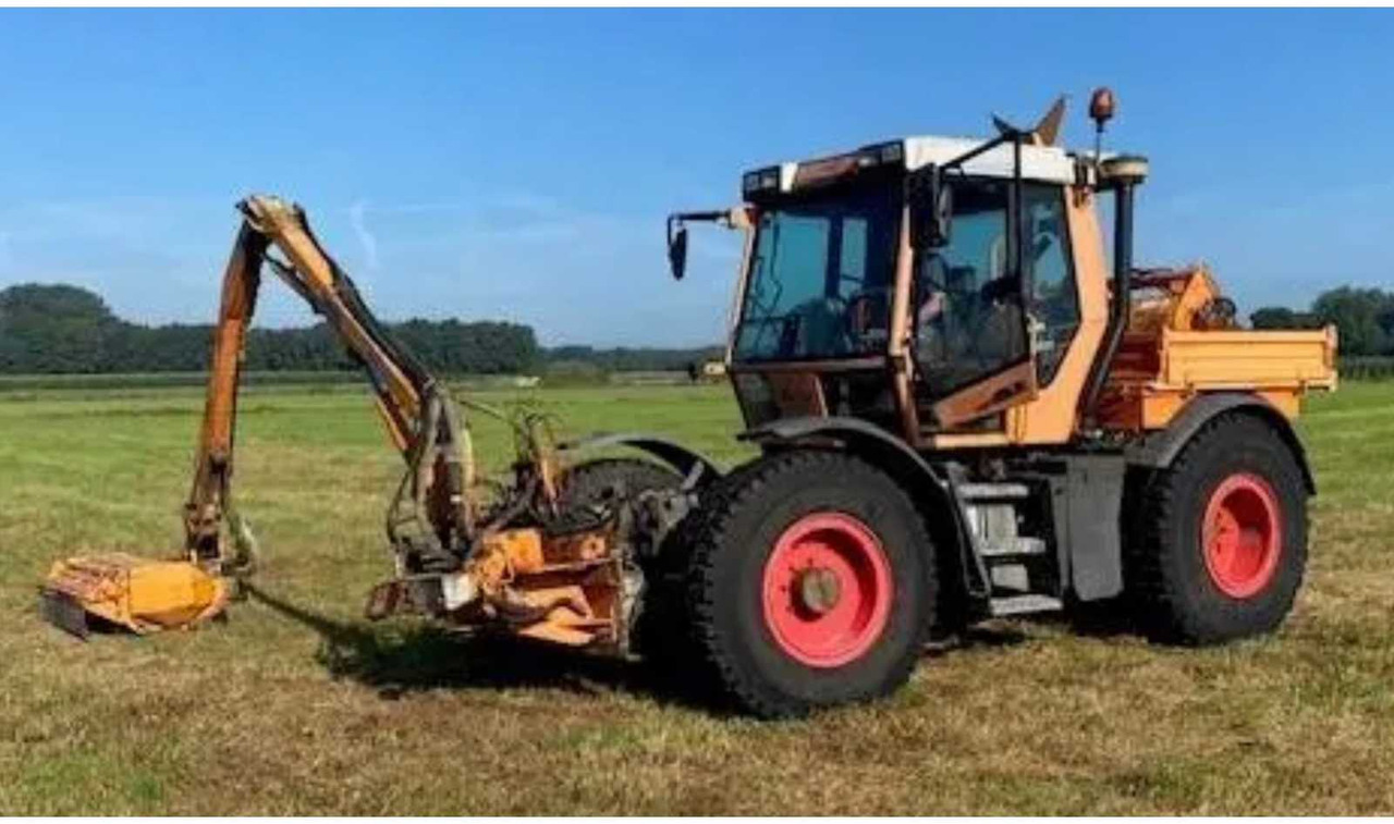 Fendt 1998 FENDT XYLON 524 ALL-WHEEL DRIVE AGRICULTURAL TRACTOR WITH MULAG FME 500 FLAIL MOWER - Traktor: obrázek 2 Fendt 1998 FENDT XYLON 524 ALL-WHEEL DRIVE AGRICULTURAL TRACTOR WITH MULAG FME 500 FLAIL MOWER - Traktor: obrázek 2