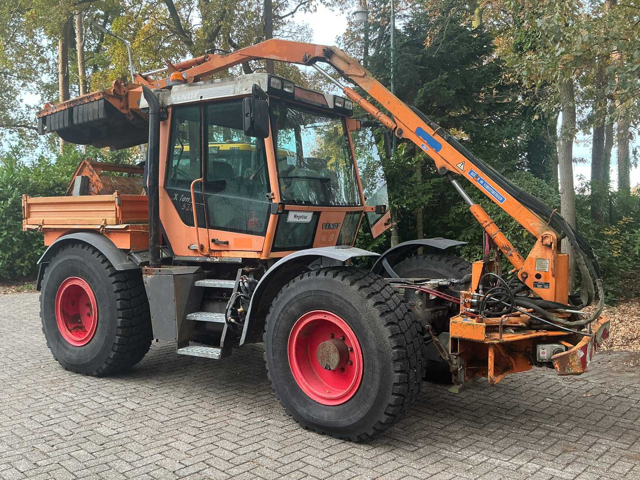 Fendt 1998 FENDT XYLON 524 ALL-WHEEL DRIVE AGRICULTURAL TRACTOR WITH MULAG FME 500 FLAIL MOWER - Traktor: obrázek 5 Fendt 1998 FENDT XYLON 524 ALL-WHEEL DRIVE AGRICULTURAL TRACTOR WITH MULAG FME 500 FLAIL MOWER - Traktor: obrázek 5