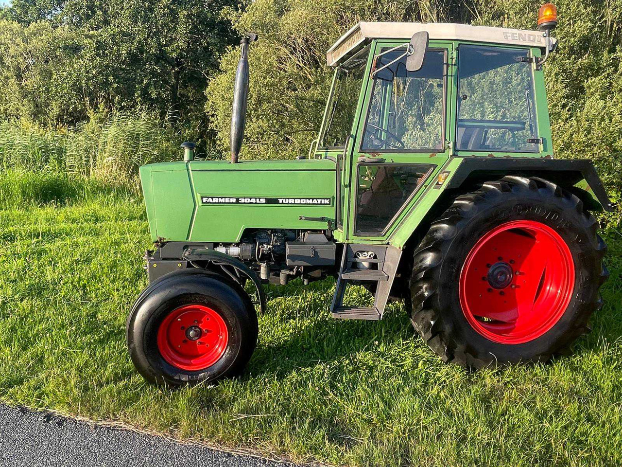 Fendt Farmer 304 LS Turbomatik - Traktor: obrázek 3 Fendt Farmer 304 LS Turbomatik - Traktor: obrázek 3