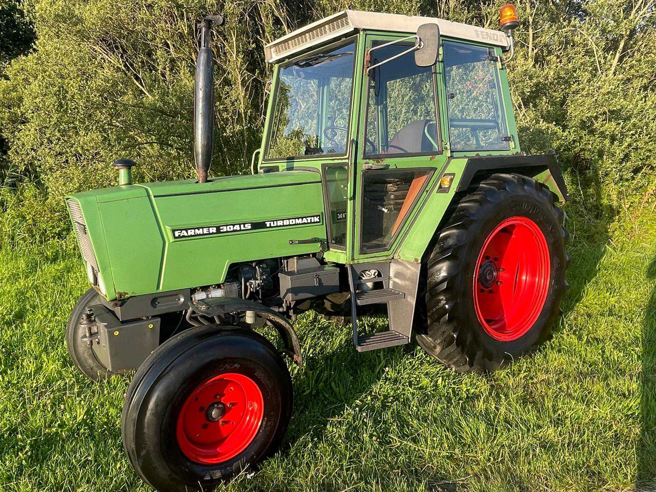 Fendt Farmer 304 LS Turbomatik - Traktor: obrázek 1 Fendt Farmer 304 LS Turbomatik - Traktor: obrázek 1