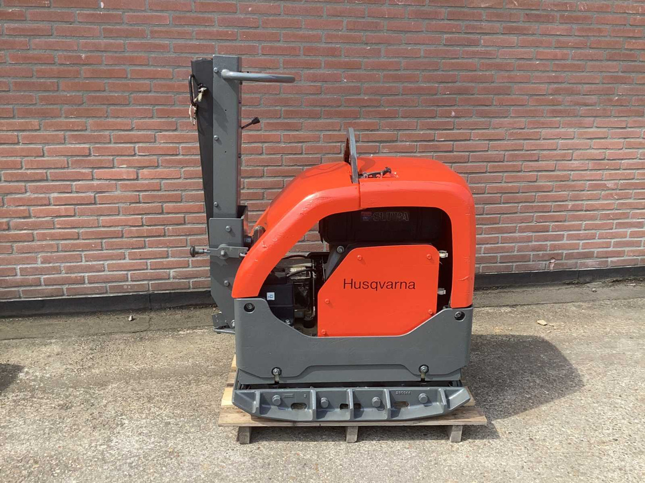 HUSQVARNA LG504 - Vibrační deska: obrázek 1 HUSQVARNA LG504 - Vibrační deska: obrázek 1