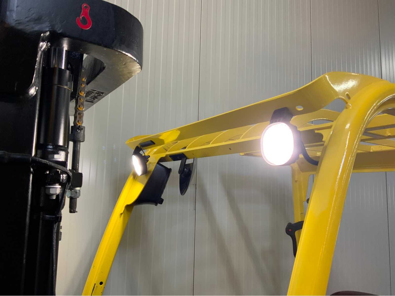 Vysokozdvižný vozík HYSTER - 2018 - J1.8XN - FORKLIFT, TRIPLEX, BLUESPOT, LED LIGHTING: obrázek 13 Vysokozdvižný vozík HYSTER - 2018 - J1.8XN - FORKLIFT, TRIPLEX, BLUESPOT, LED LIGHTING: obrázek 13