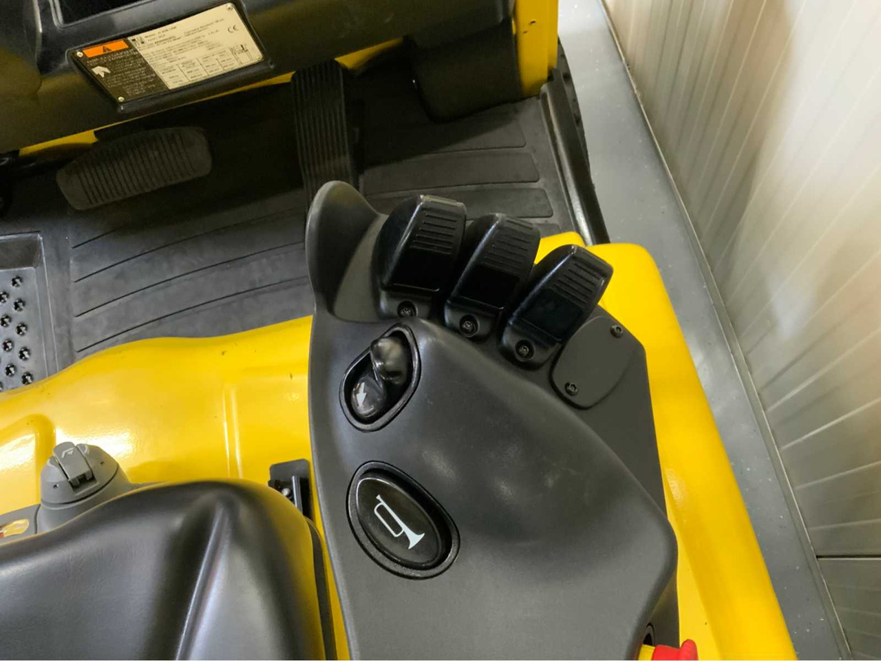 Vysokozdvižný vozík HYSTER - 2018 - J1.8XN - FORKLIFT, TRIPLEX, BLUESPOT, LED LIGHTING: obrázek 10 Vysokozdvižný vozík HYSTER - 2018 - J1.8XN - FORKLIFT, TRIPLEX, BLUESPOT, LED LIGHTING: obrázek 10