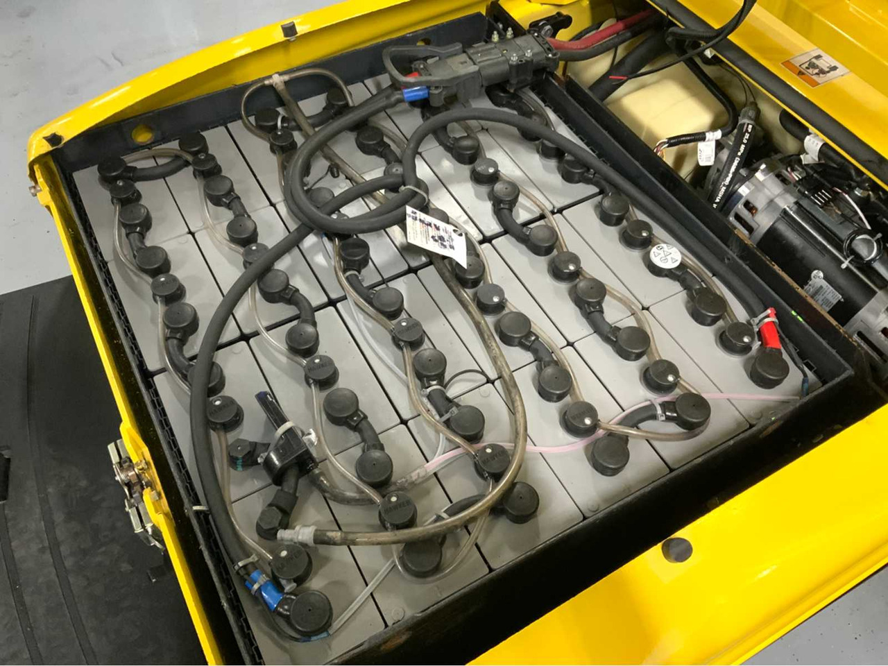 Vysokozdvižný vozík HYSTER - 2018 - J1.8XN - FORKLIFT, TRIPLEX, BLUESPOT, LED LIGHTING: obrázek 16 Vysokozdvižný vozík HYSTER - 2018 - J1.8XN - FORKLIFT, TRIPLEX, BLUESPOT, LED LIGHTING: obrázek 16