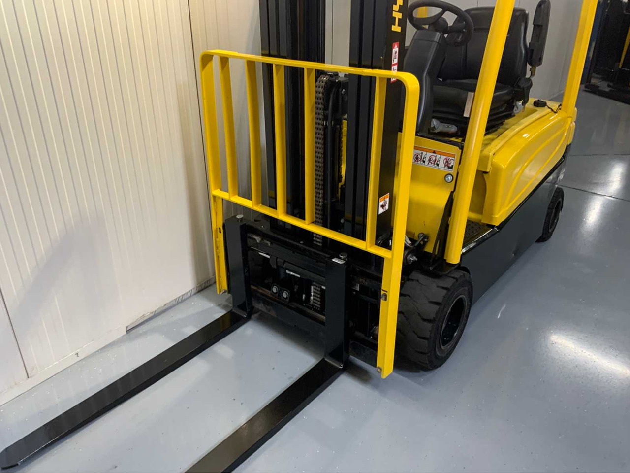 Vysokozdvižný vozík HYSTER - 2018 - J1.8XN - FORKLIFT, TRIPLEX, BLUESPOT, LED LIGHTING: obrázek 6 Vysokozdvižný vozík HYSTER - 2018 - J1.8XN - FORKLIFT, TRIPLEX, BLUESPOT, LED LIGHTING: obrázek 6