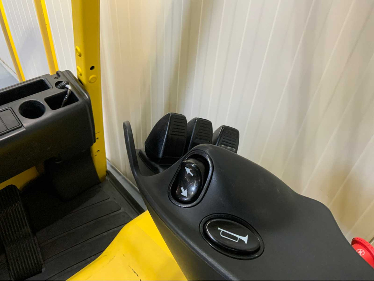 Vysokozdvižný vozík HYSTER - 2018 - J1.8XN - FORKLIFT, TRIPLEX, BLUESPOT, LED LIGHTING: obrázek 11 Vysokozdvižný vozík HYSTER - 2018 - J1.8XN - FORKLIFT, TRIPLEX, BLUESPOT, LED LIGHTING: obrázek 11