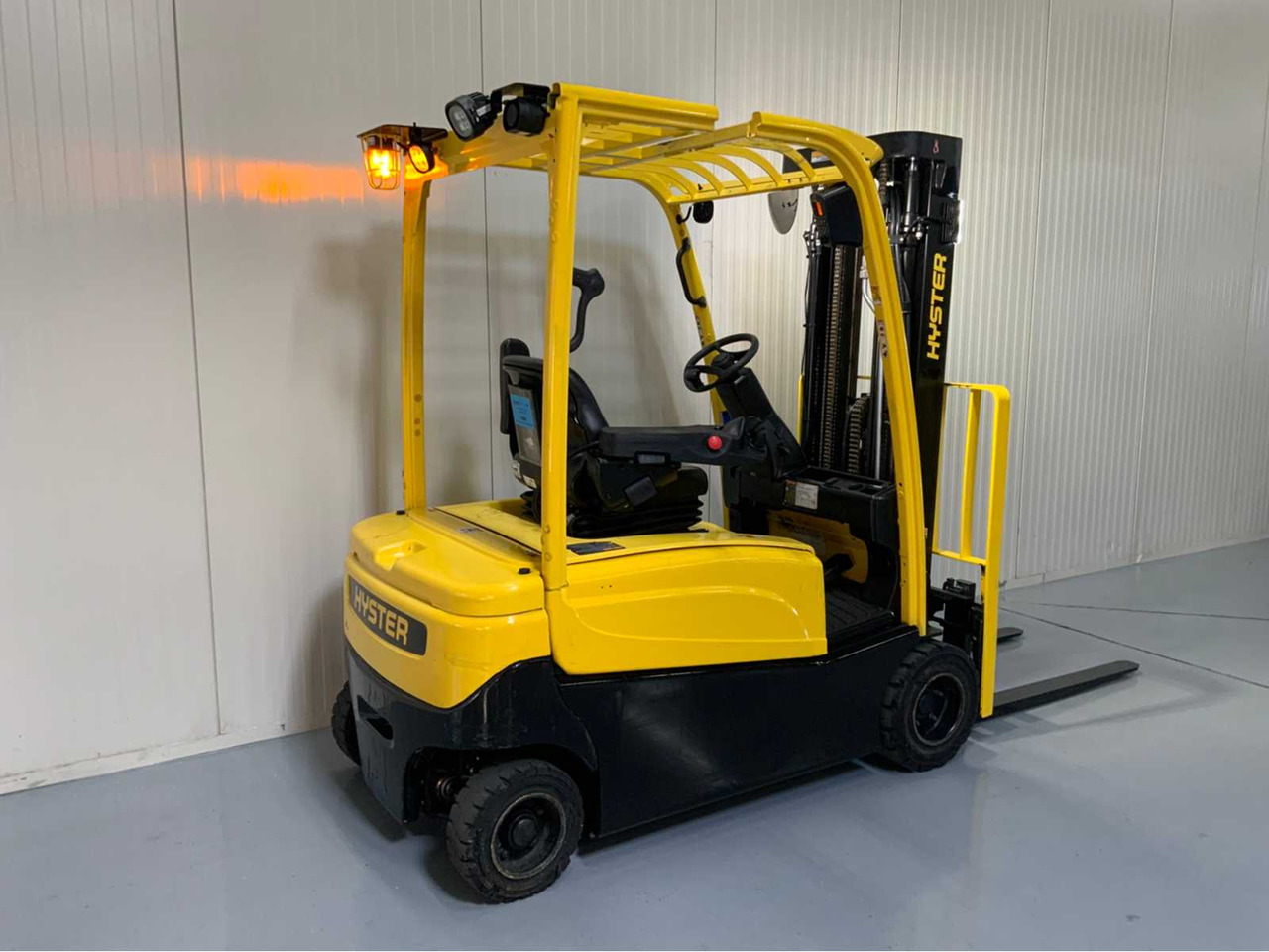 Vysokozdvižný vozík HYSTER - 2018 - J1.8XN - FORKLIFT, TRIPLEX, BLUESPOT, LED LIGHTING: obrázek 19 Vysokozdvižný vozík HYSTER - 2018 - J1.8XN - FORKLIFT, TRIPLEX, BLUESPOT, LED LIGHTING: obrázek 19