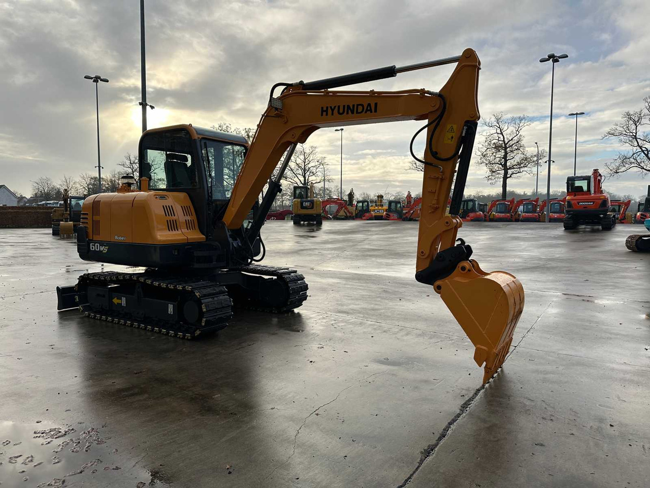 HYUNDAI - 2017 - R60V - MIDI EXCAVATOR - Rýpadlo: obrázek 3 HYUNDAI - 2017 - R60V - MIDI EXCAVATOR - Rýpadlo: obrázek 3