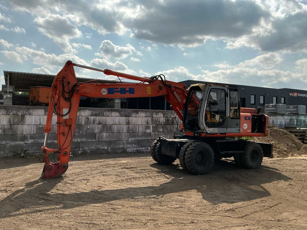 Hitachi 165W - Autojeřáb: obrázek 1 Hitachi 165W - Autojeřáb: obrázek 1