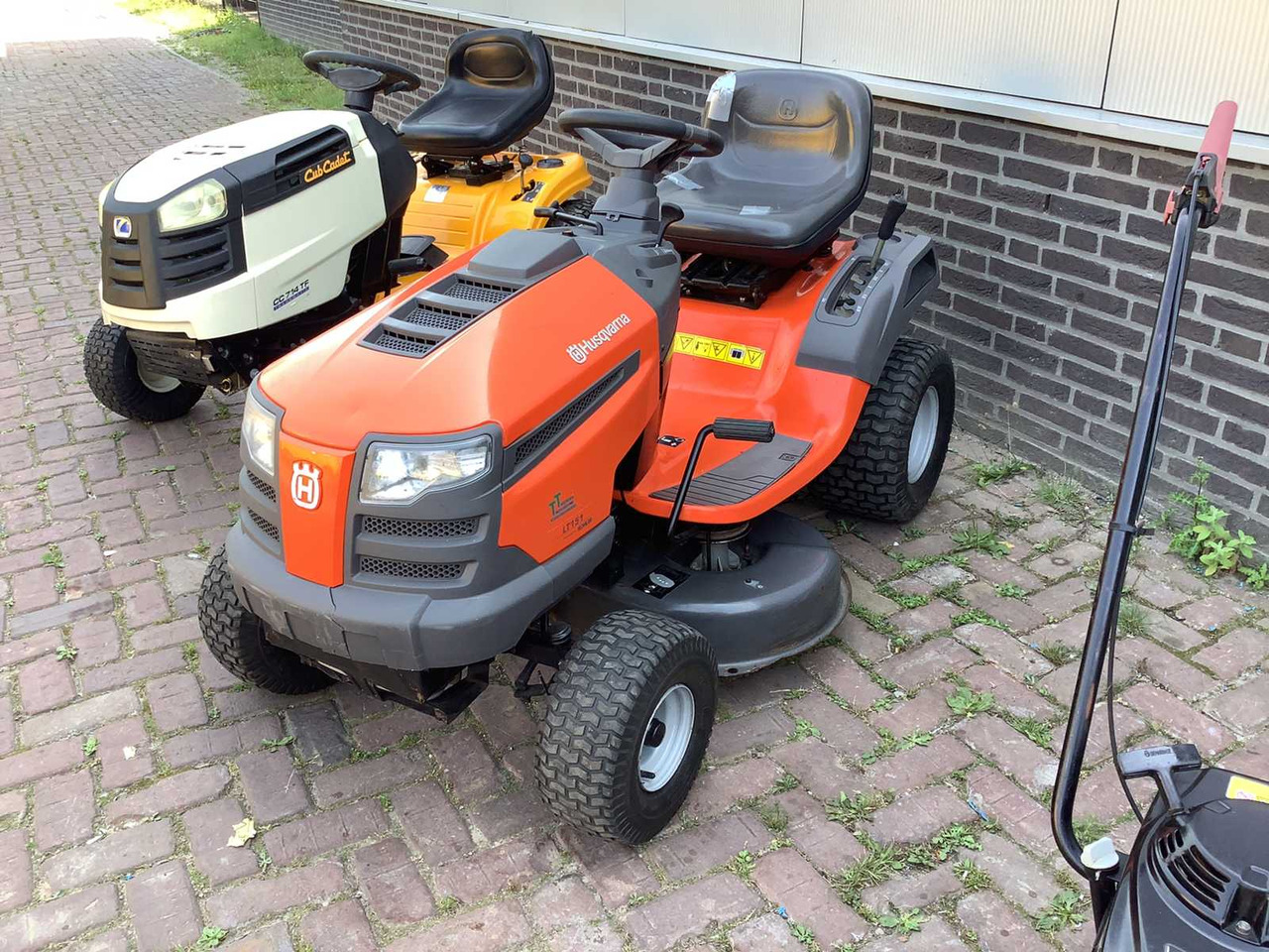 Husqvarna LT5 - Sekačka na trávu: obrázek 1 Husqvarna LT5 - Sekačka na trávu: obrázek 1