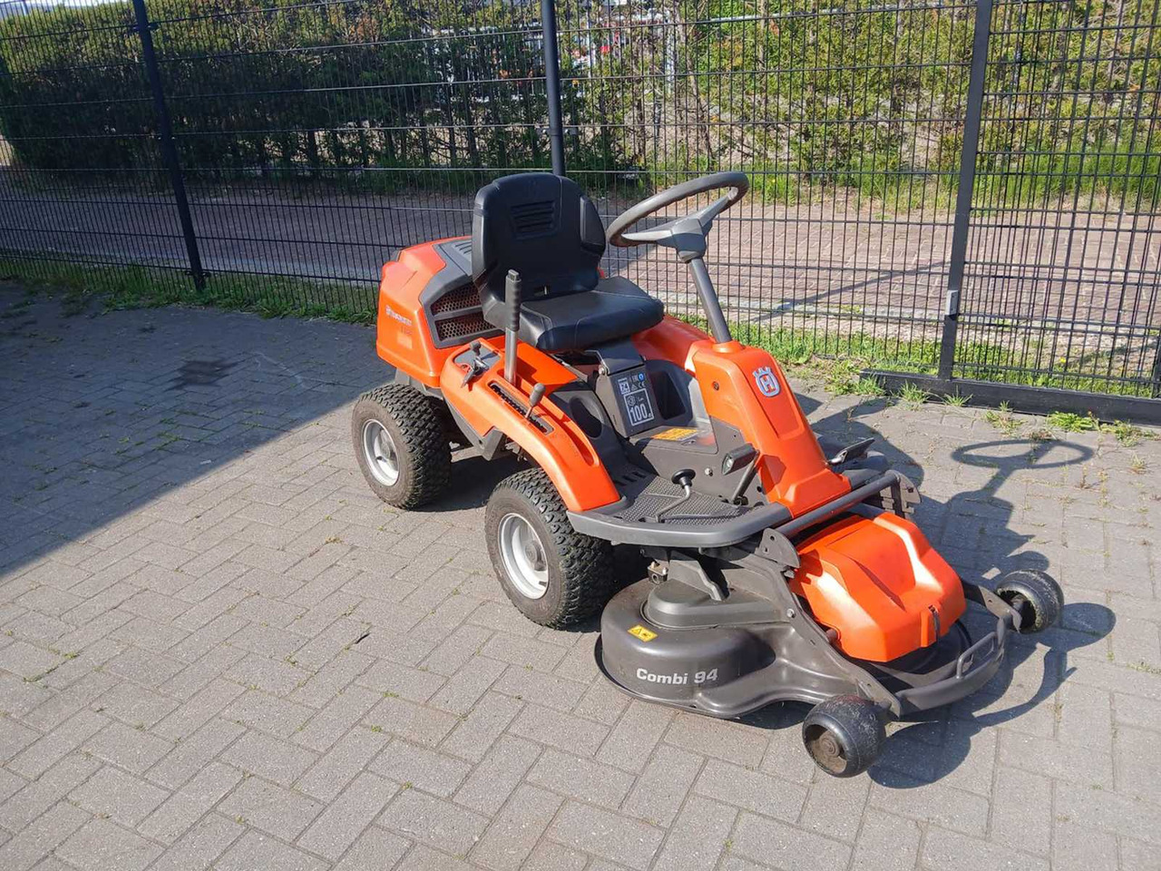Husqvarna R213c - Sekačka na trávu: obrázek 4 Husqvarna R213c - Sekačka na trávu: obrázek 4