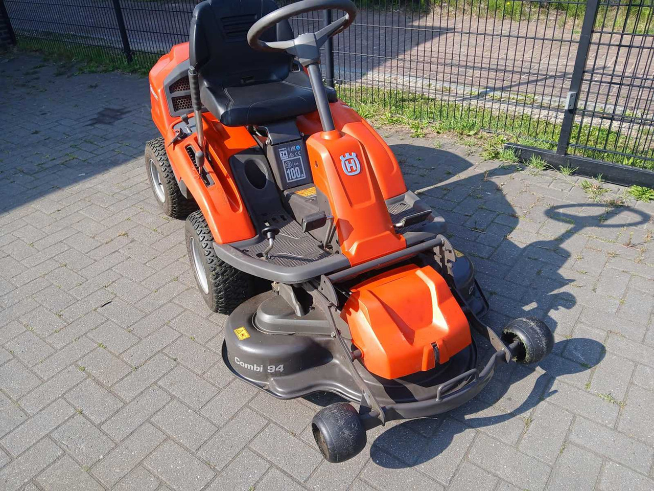 Husqvarna R213c - Sekačka na trávu: obrázek 5 Husqvarna R213c - Sekačka na trávu: obrázek 5