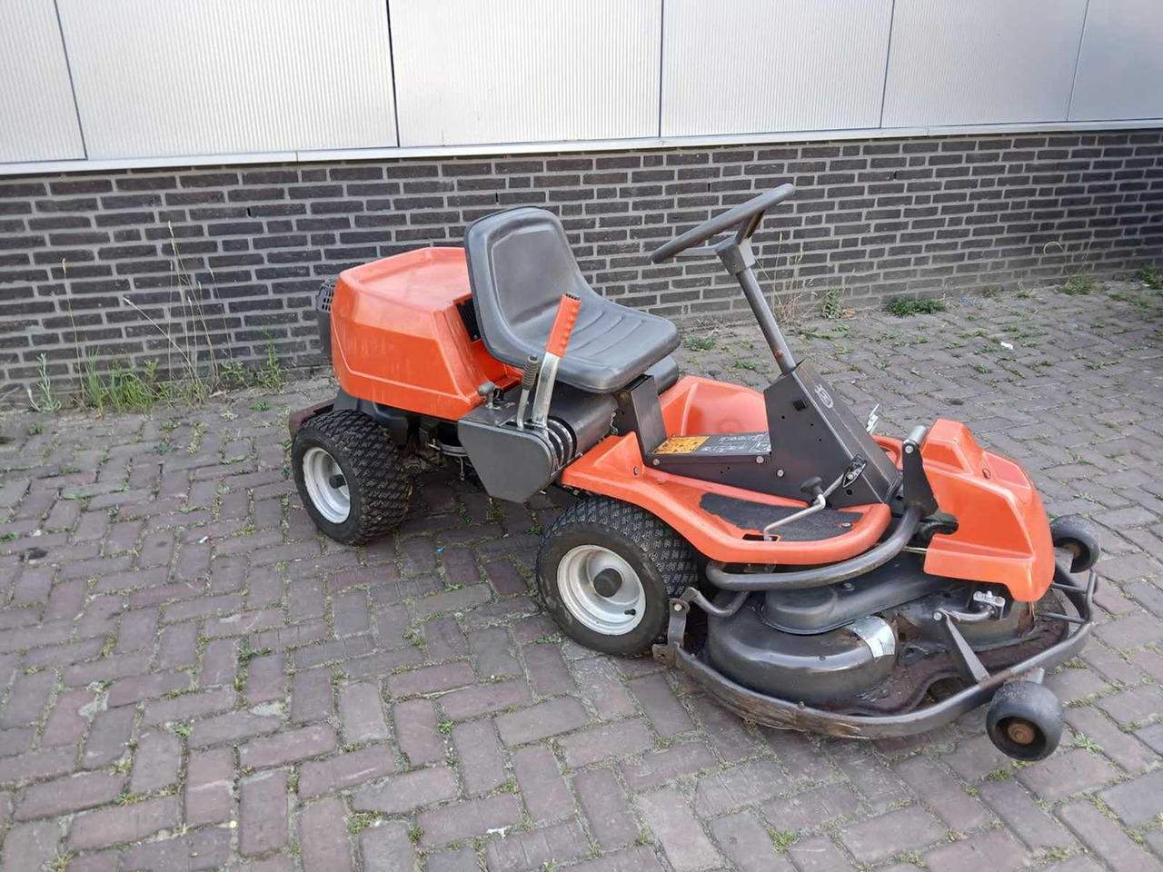 Husqvarna Rider 16 - Sekačka na trávu: obrázek 2 Husqvarna Rider 16 - Sekačka na trávu: obrázek 2