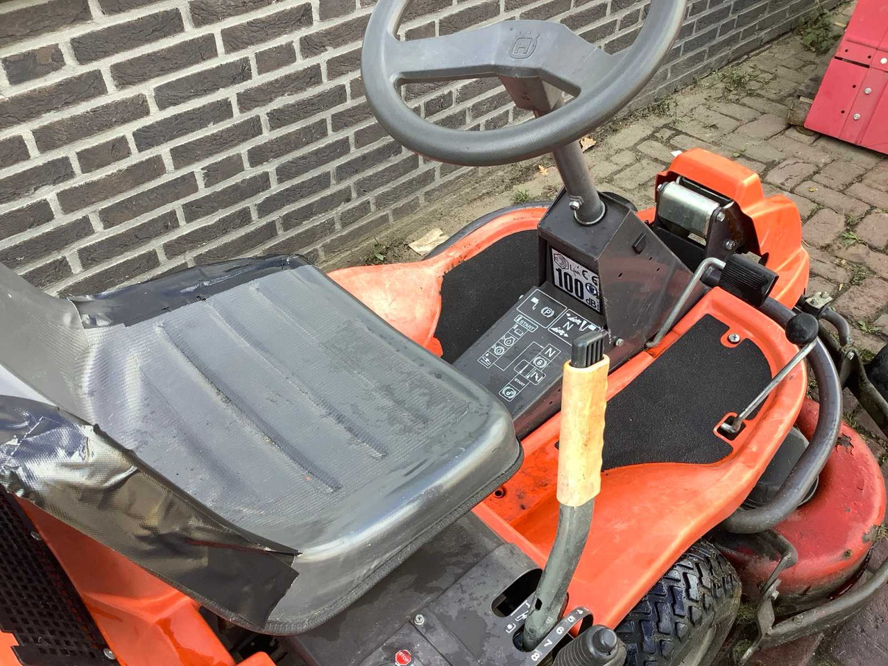Husqvarna Rider 16 - Sekačka na trávu: obrázek 3 Husqvarna Rider 16 - Sekačka na trávu: obrázek 3