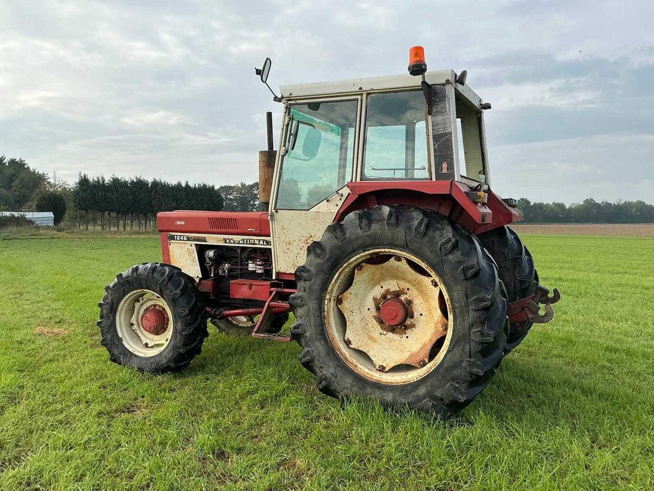 International 1246 - Traktor: obrázek 3 International 1246 - Traktor: obrázek 3