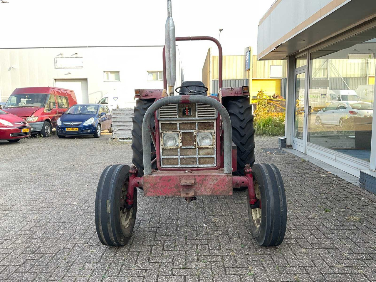 International 453 - Traktor: obrázek 4 International 453 - Traktor: obrázek 4