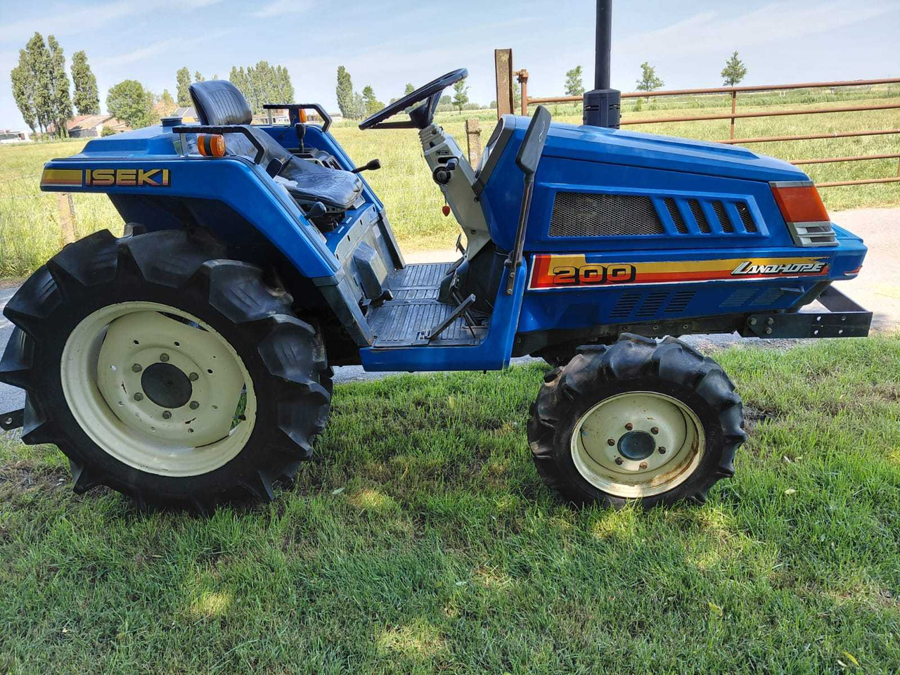 Iseki TU200 Landhope - Malotraktor: obrázek 3 Iseki TU200 Landhope - Malotraktor: obrázek 3