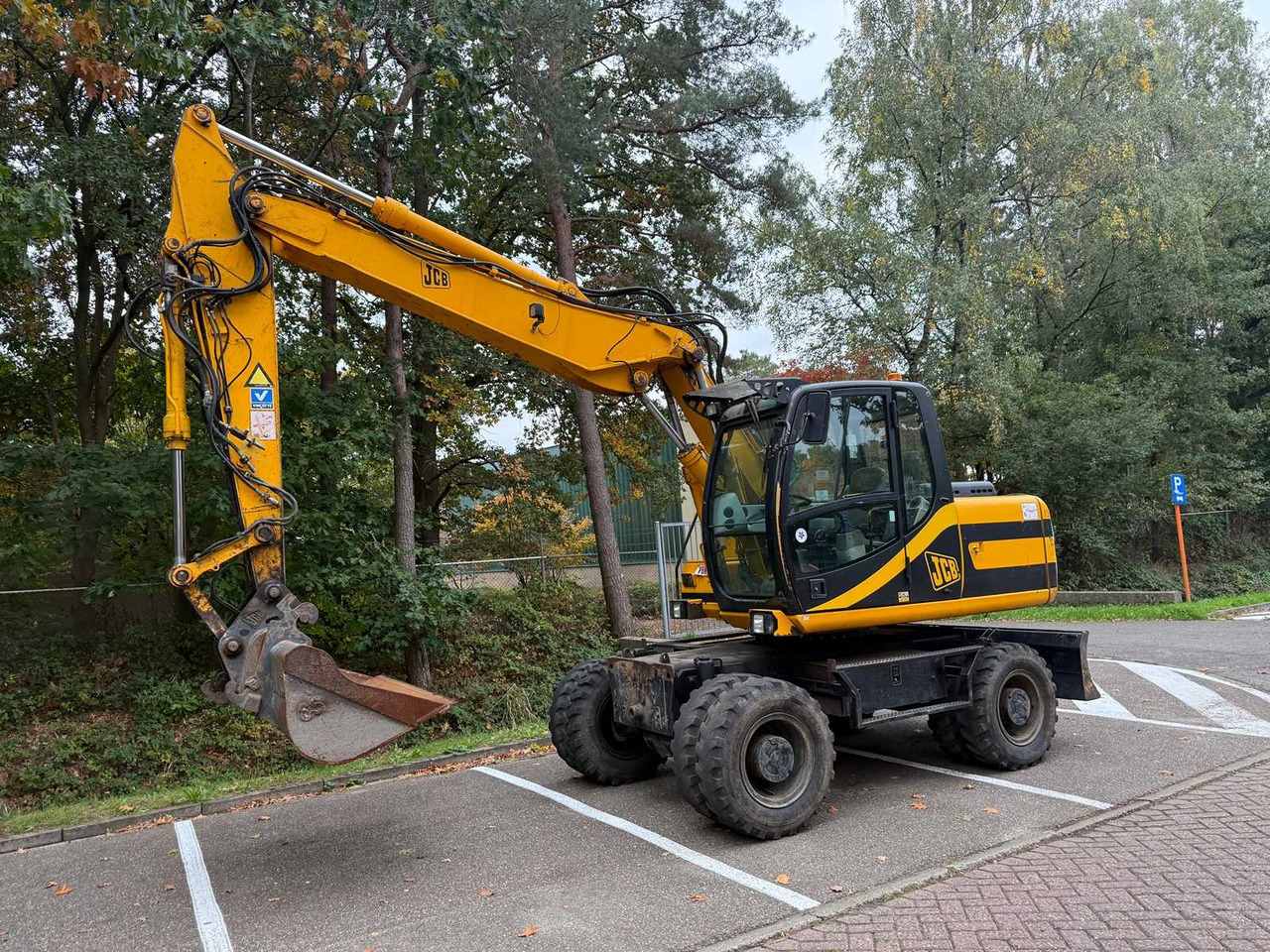 JCB JS 145 W - Kolesové rýpadlo: obrázek 4 JCB JS 145 W - Kolesové rýpadlo: obrázek 4